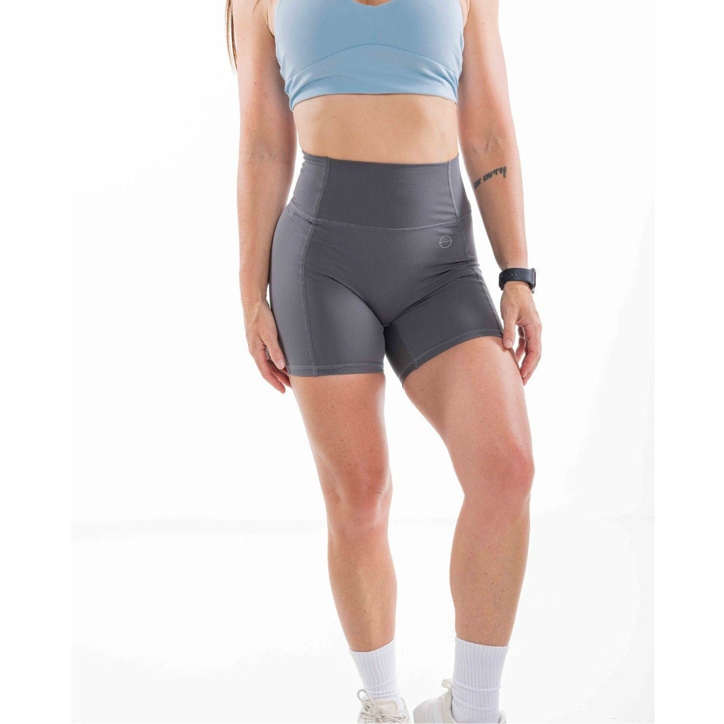 grey shorts